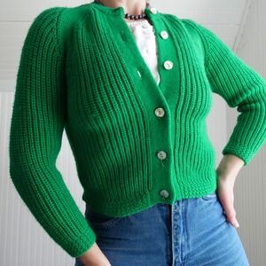 Great 60s/70s Kelly green soft acrylic cardigan